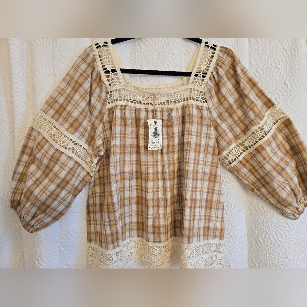 Easel Women's Top